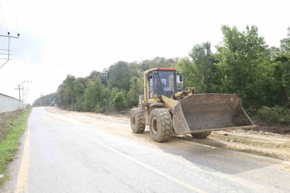 20 Mahalleye Ulaşımı Kolaylaştıracak Yol Hamlesi
