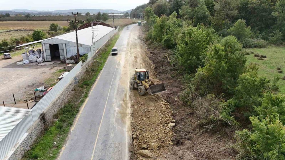 20 Mahalleye Ulaşımı Kolaylaştıracak Yol Hamlesi