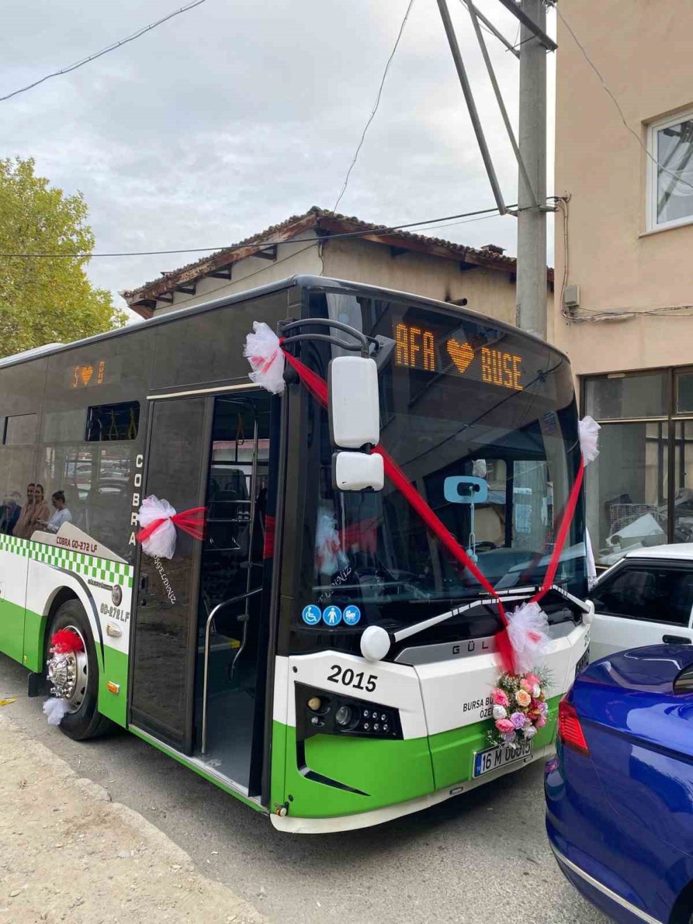 Otobüs Gelin Arabası Gibi Süslendi