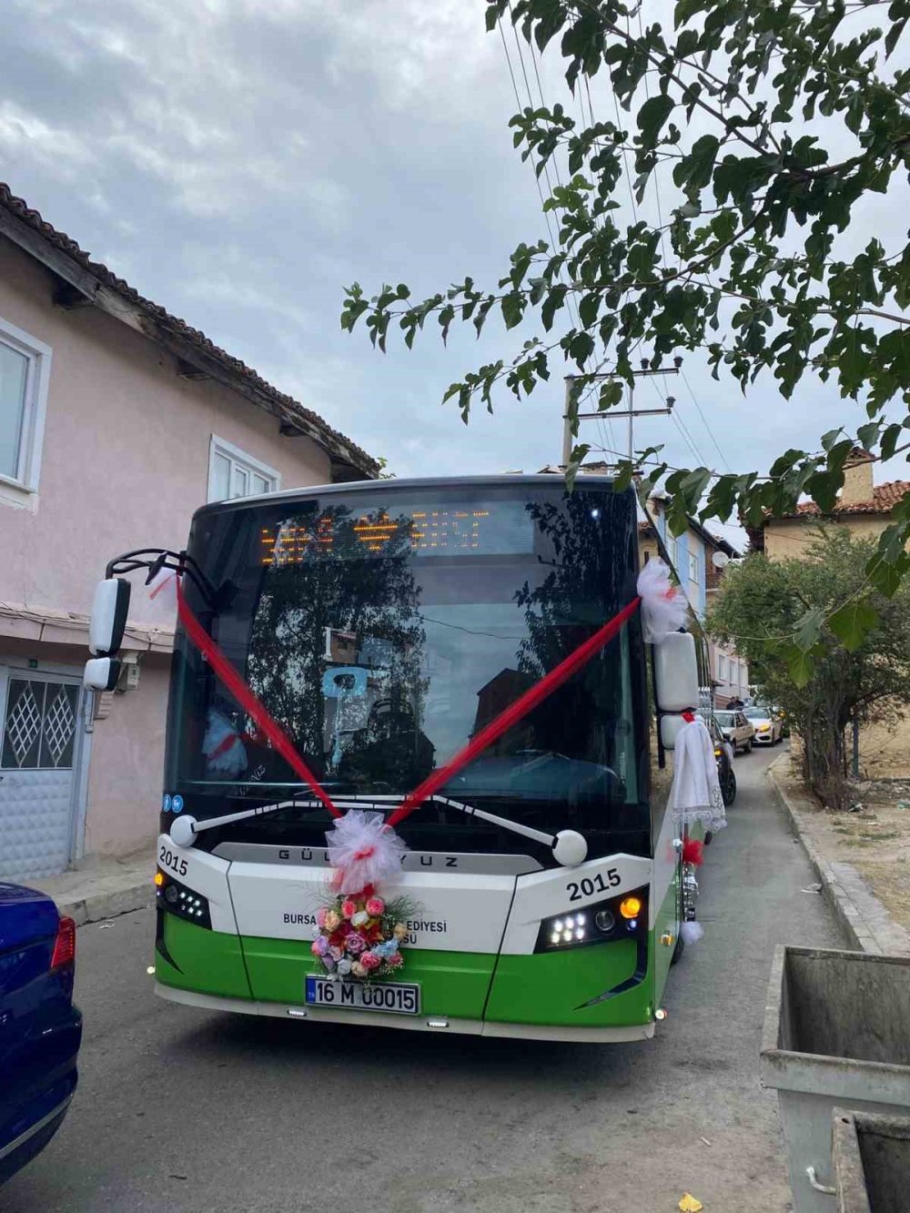 Otobüs Gelin Arabası Gibi Süslendi
