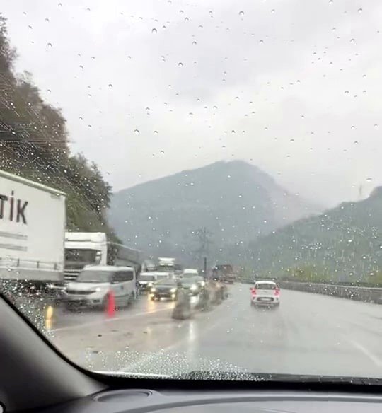 Yağışlı Hava Kazayı Beraberinde Getirdi!