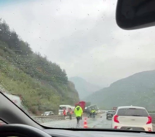 Yağışlı Hava Kazayı Beraberinde Getirdi!