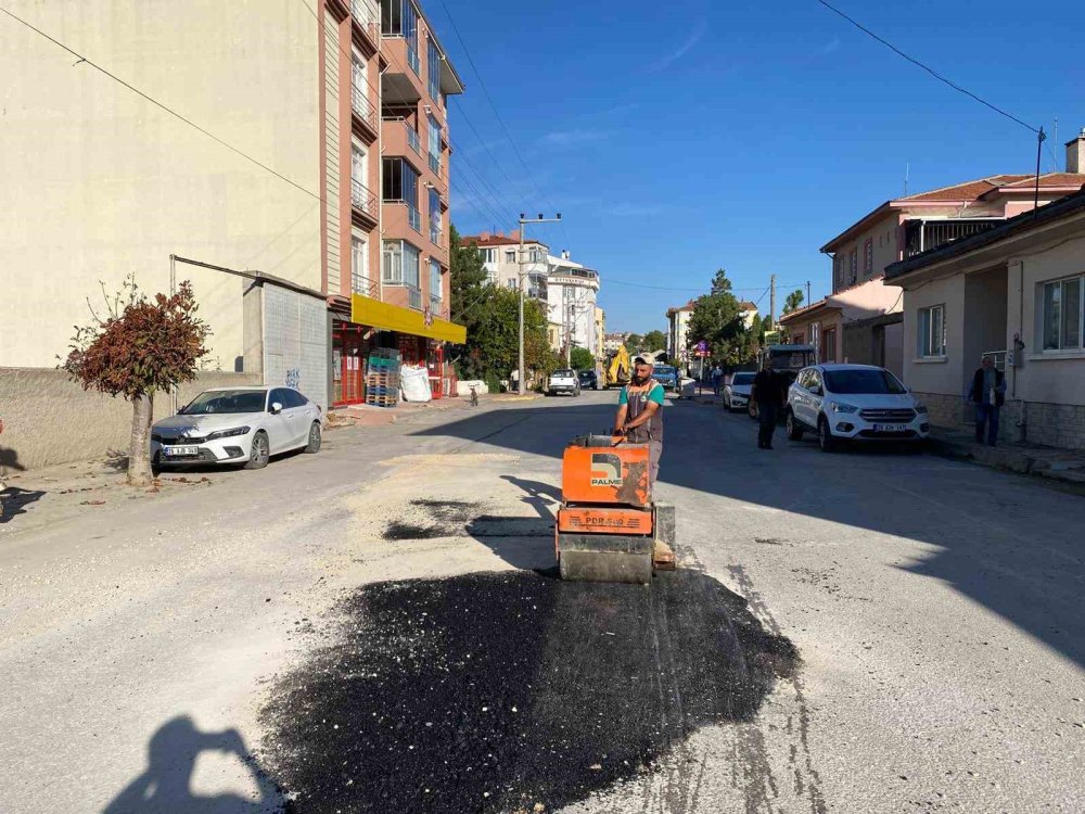 Asfalt Onarım Çalışmaları Devam Ediyor