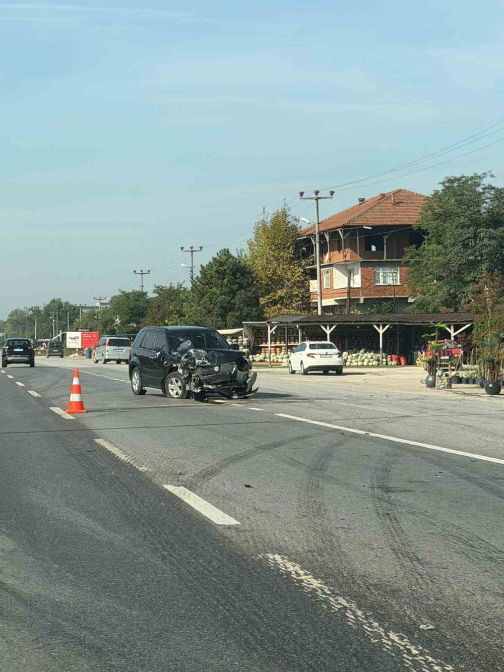 Cip İle Çarpışan Otomobilin Arka Tekerlekleri Yola Fırladı: 2 Yaralı