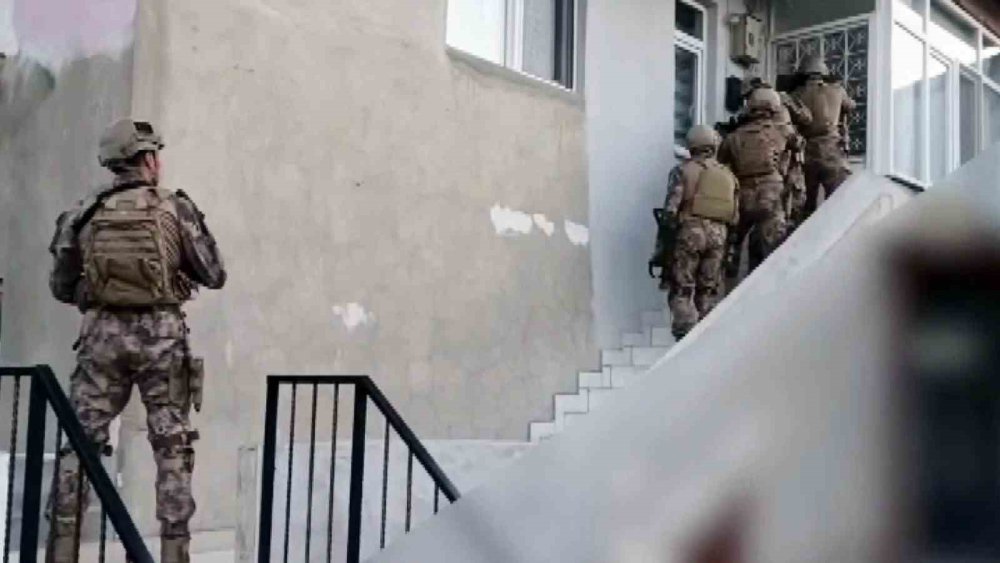 Sokak Satıcılarına Büyük Darbe: 12 Şahıs Tutuklandı