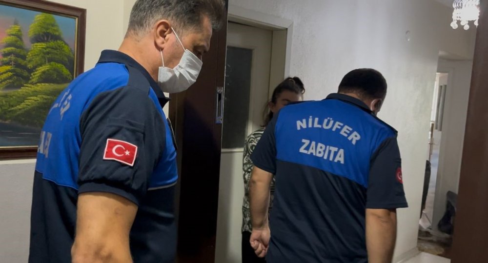 Çöp Eve Dönen Daireden 2 Kamyon Atık Çıktı