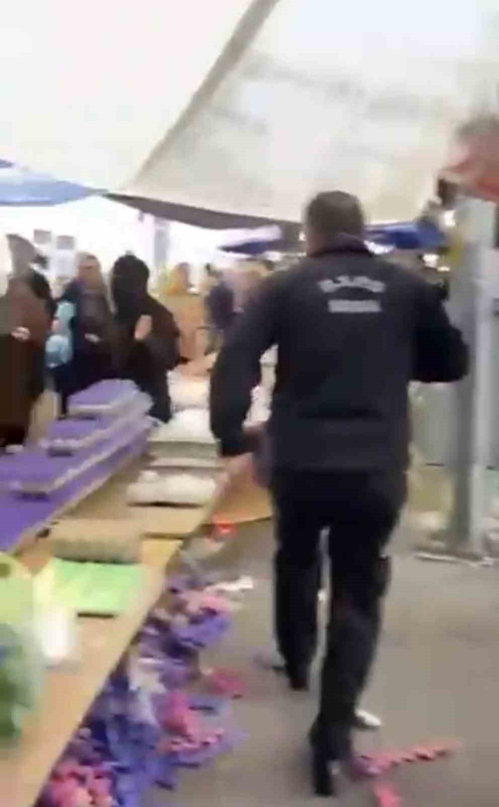 Peçeyle Gizlendiler, Pazarda Hırsızlık Yaparken Yakalanınca Böyle Kaçtılar
