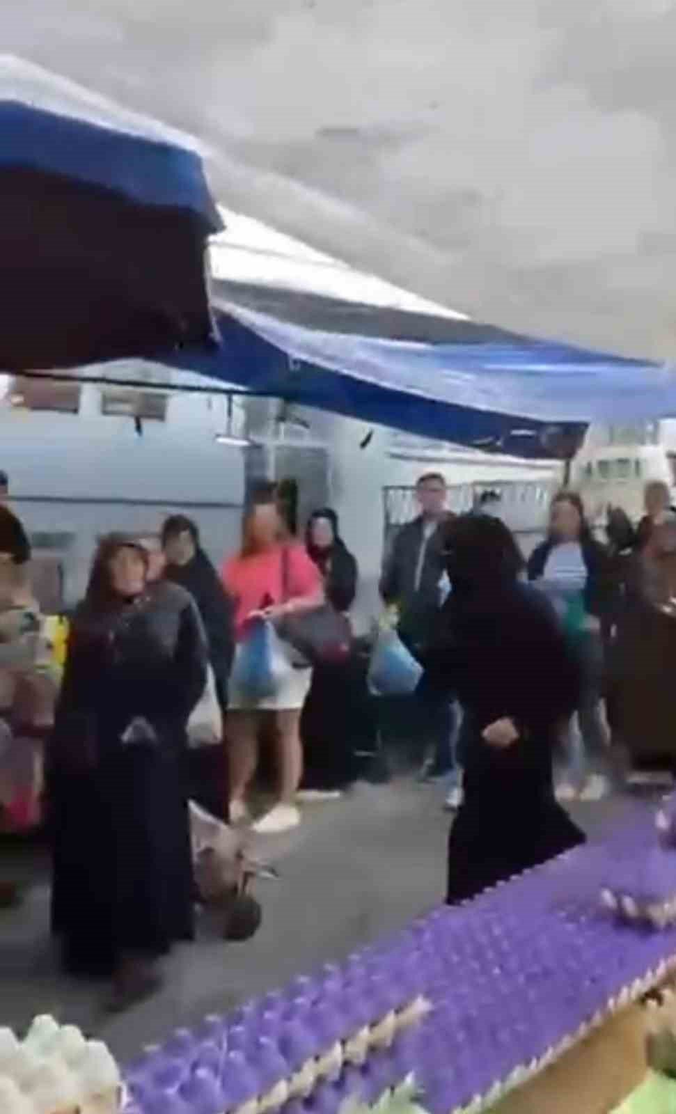 Peçeyle Gizlendiler, Pazarda Hırsızlık Yaparken Yakalanınca Böyle Kaçtılar