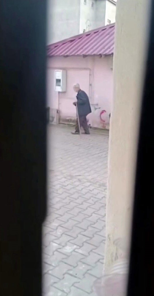 Yaşlı Çift Komşularının Kabusu Oldu