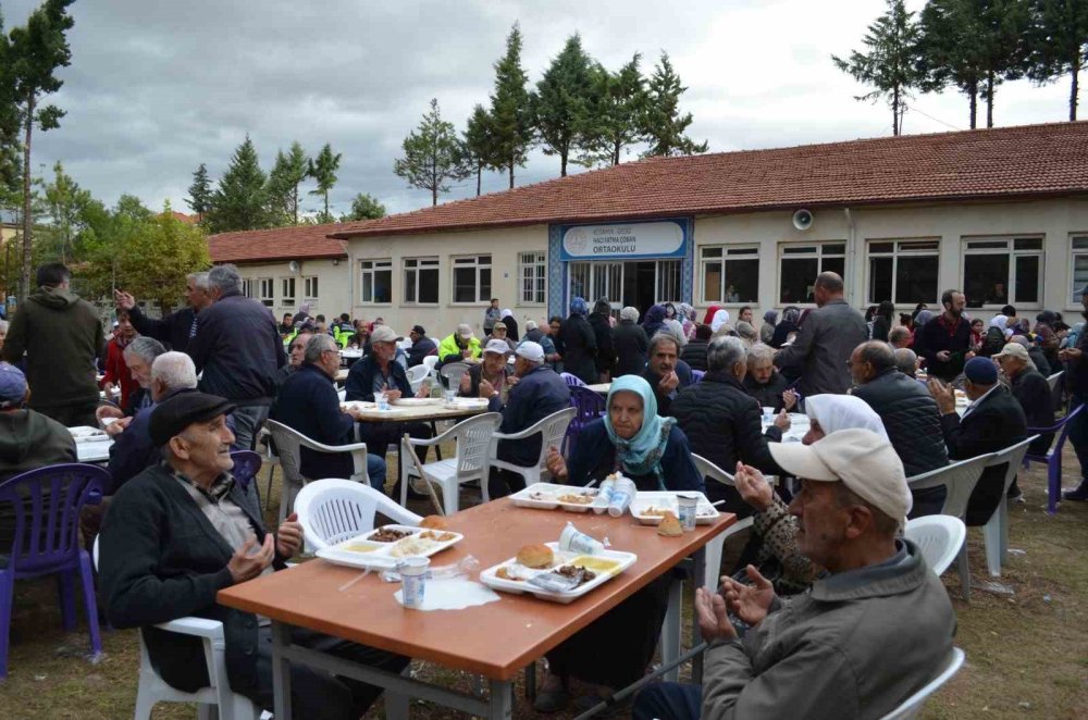 Duanın Ardından Yağan Yağmur, Katılımcılarda Büyük Sevinç Oluşturdu