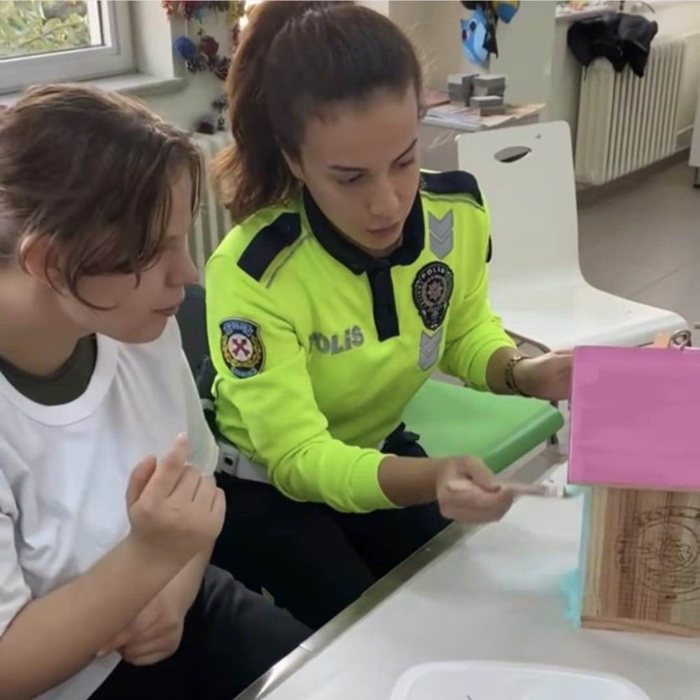 Özel Öğrencilere Yönelik Ahşap Kuş Evleri Boyama Etkinliği