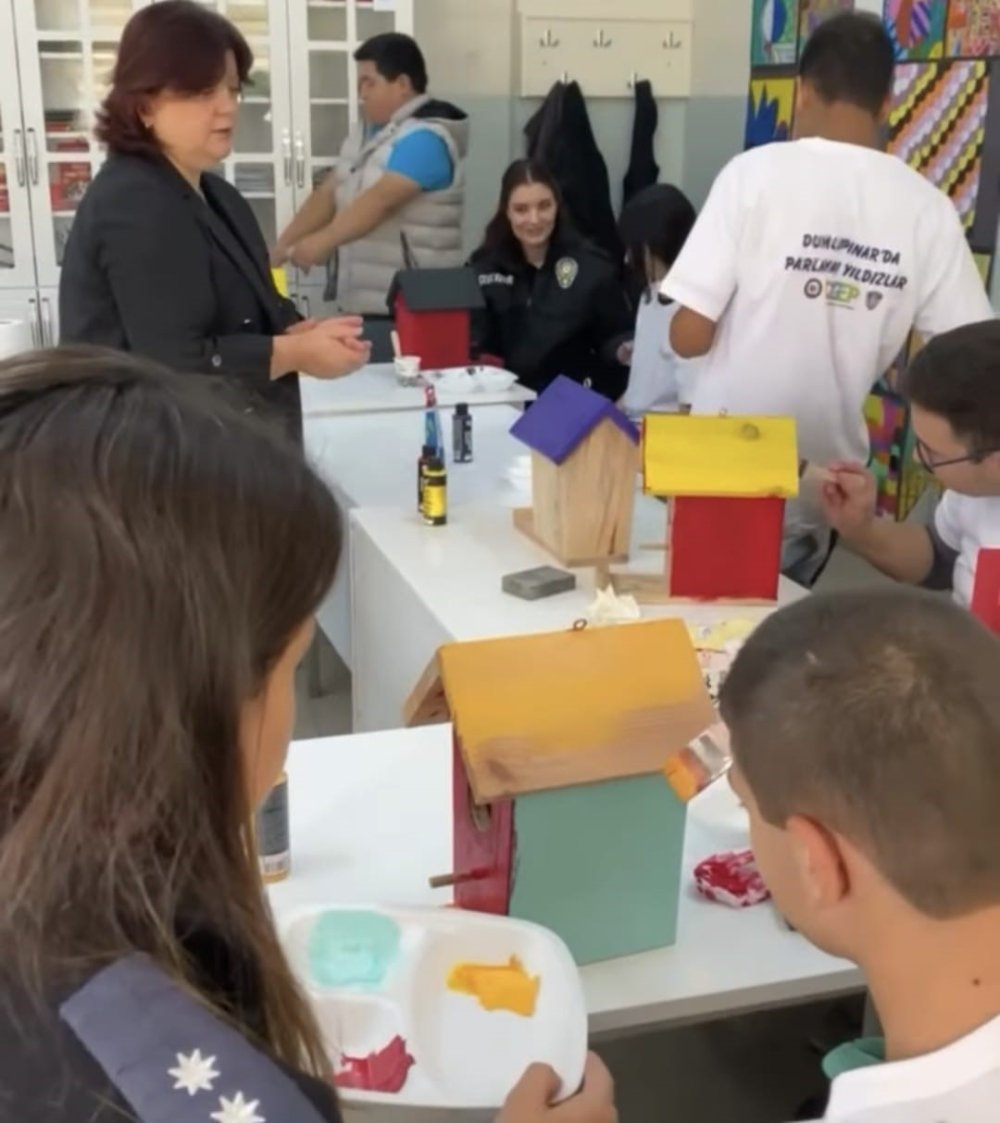 Özel Öğrencilere Yönelik Ahşap Kuş Evleri Boyama Etkinliği