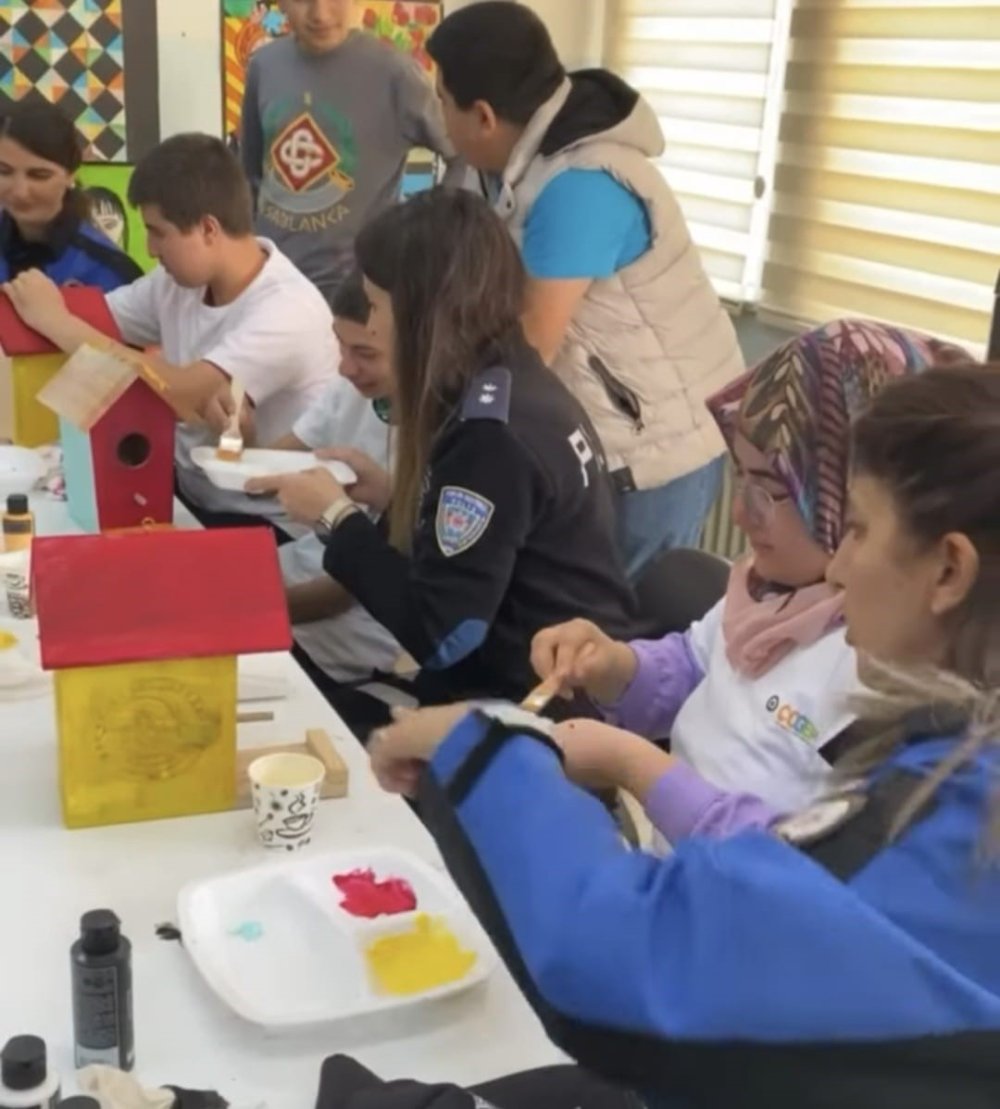 Özel Öğrencilere Yönelik Ahşap Kuş Evleri Boyama Etkinliği