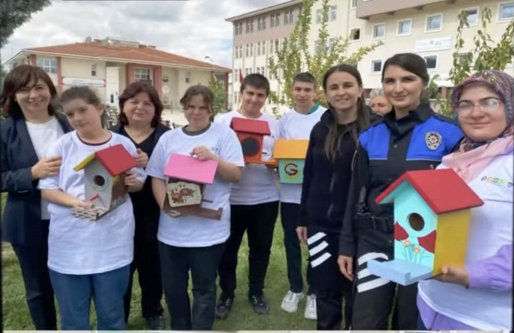 Özel Öğrencilere Yönelik Ahşap Kuş Evleri Boyama Etkinliği