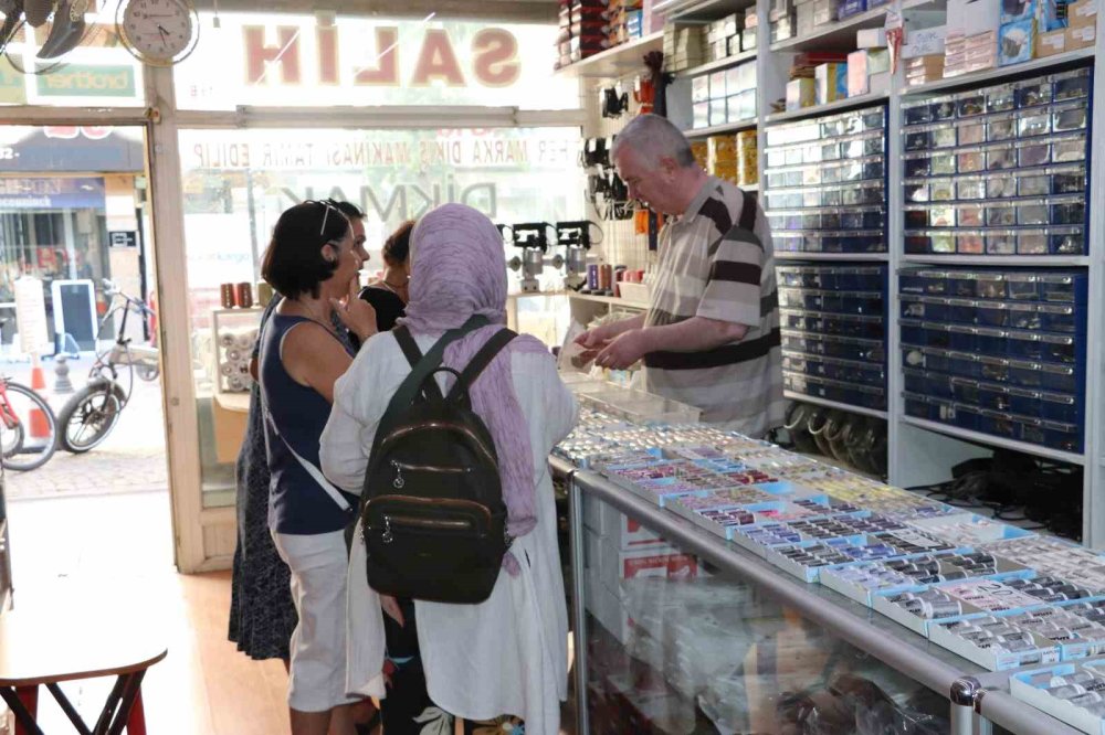 100 Yıllık Dikiş Makinesini Bile Konuşturabiliyor