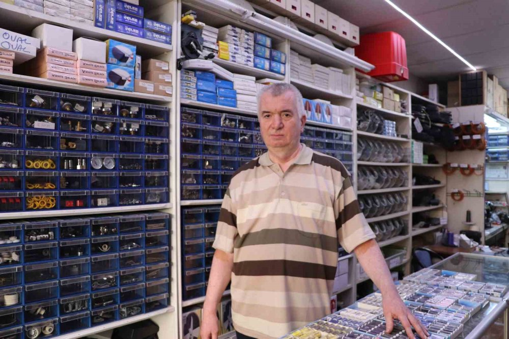 100 Yıllık Dikiş Makinesini Bile Konuşturabiliyor