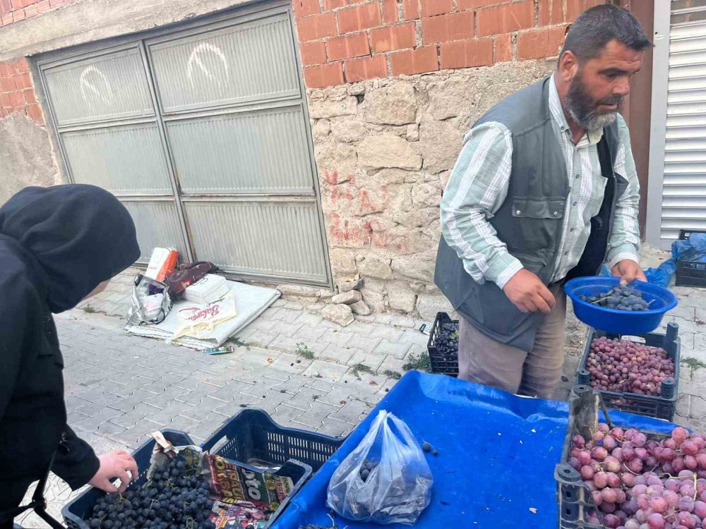 Alaşehir’in Üzümleri Semt Pazarında