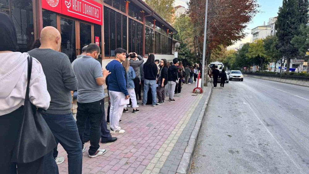 Bilecik'te Bilkart kuyruğu