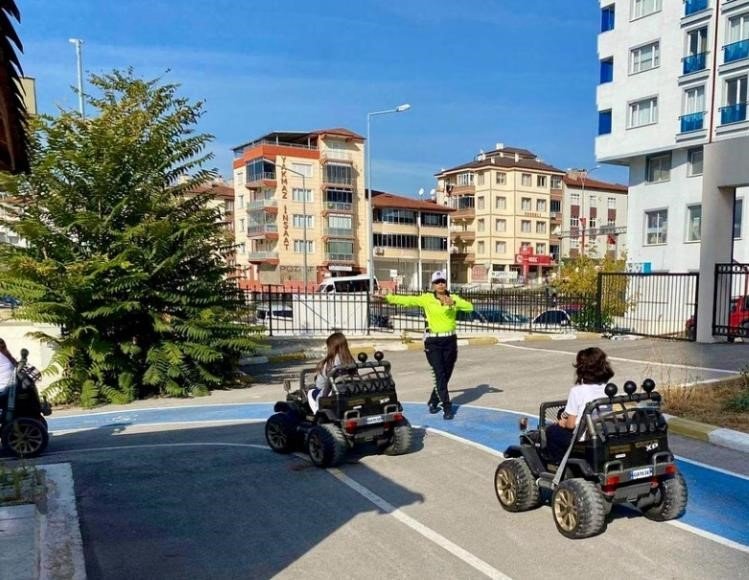 Bilecik’te Miniklere Trafikte Güvenli Adımlar Eğitimi