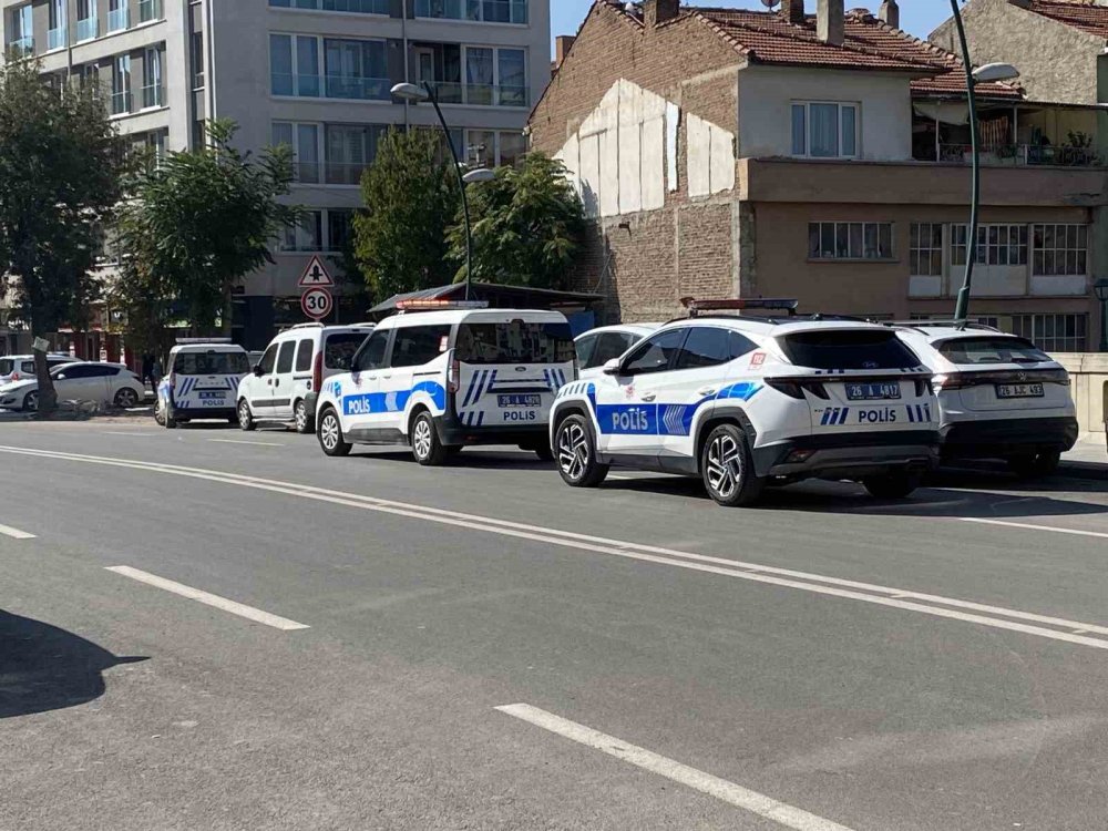 Kız Arkadaşı Gelince İntihardan Vazgeçti