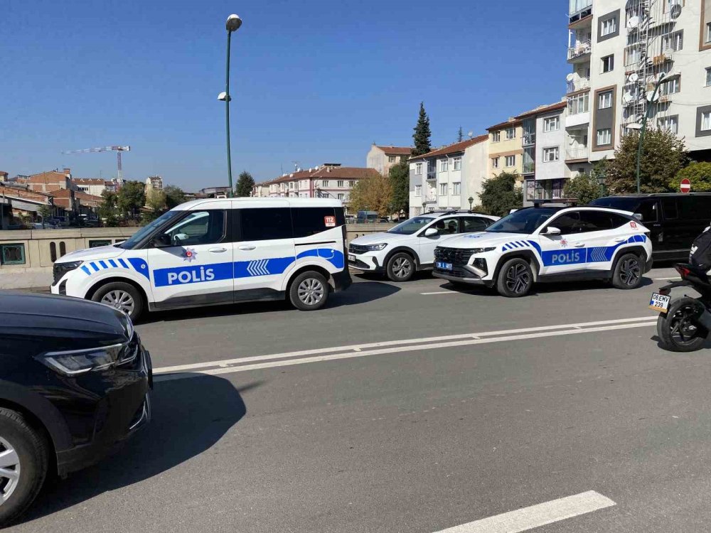 Kız Arkadaşı Gelince İntihardan Vazgeçti