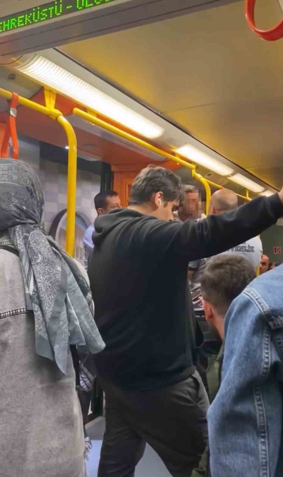 Yaka Paça Kavga Çıktı, Güvenlik Araya Zor Girdi