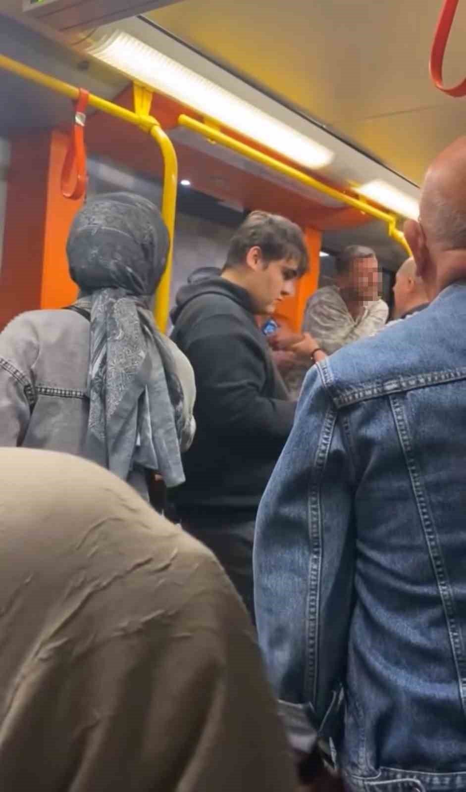 Yaka Paça Kavga Çıktı, Güvenlik Araya Zor Girdi
