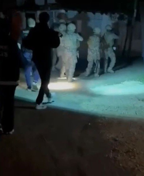 Firari Hükümlü, Uyuşturucu Ve Silahla Yakalandı