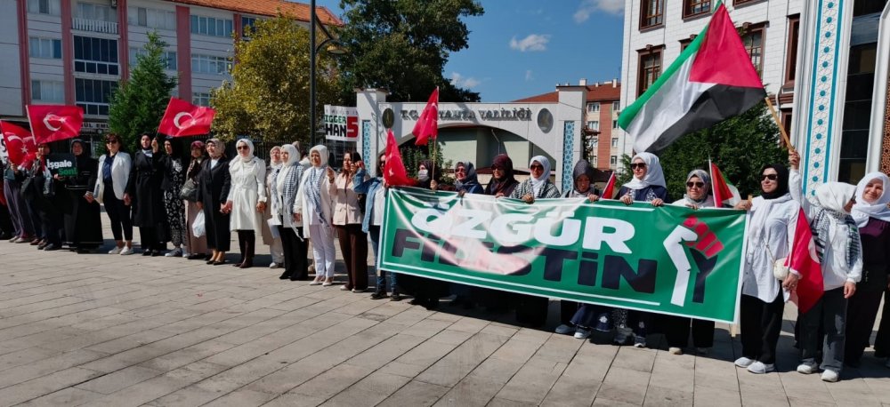 İl Kadın Kolları Başkanlığı’ndan Gazze İçin Sessiz Çığlık Zinciri
