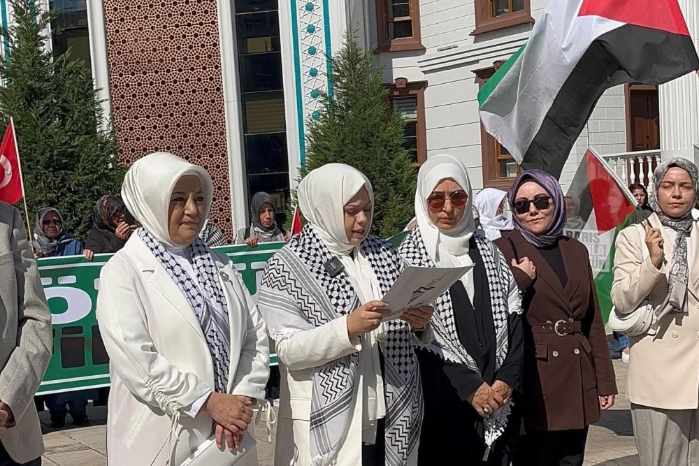 İl Kadın Kolları Başkanlığı’ndan Gazze İçin Sessiz Çığlık Zinciri