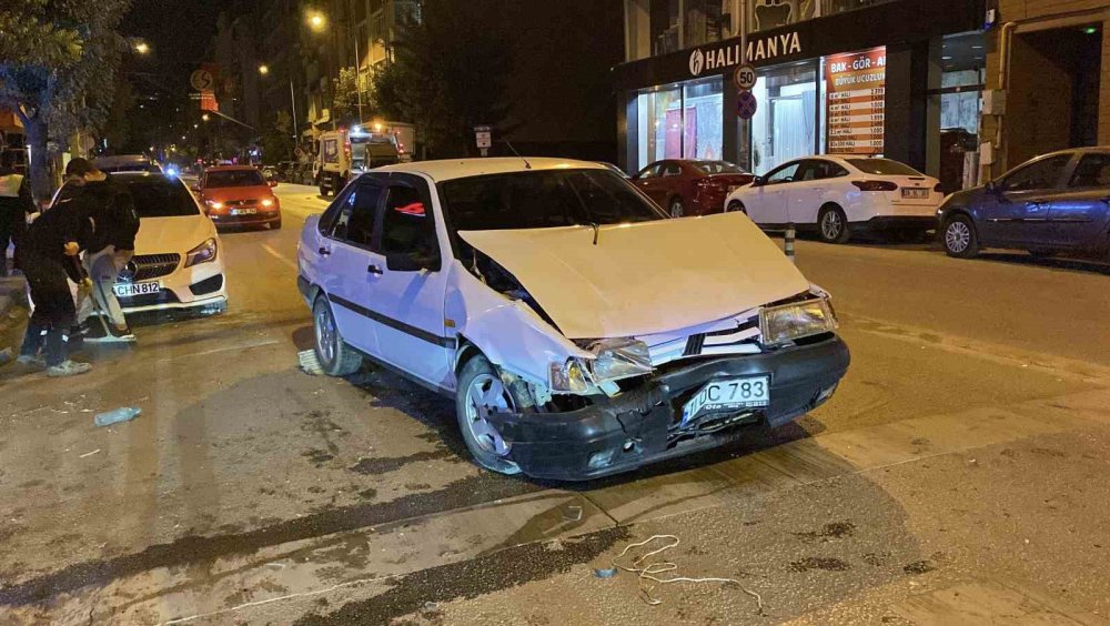 Kaza Yapan Alkollü Ve Ehliyetsiz Sürücü Hasarlı Aracıyla Poz Verdi
