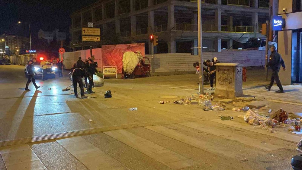 Kaza Yapan Alkollü Ve Ehliyetsiz Sürücü Hasarlı Aracıyla Poz Verdi