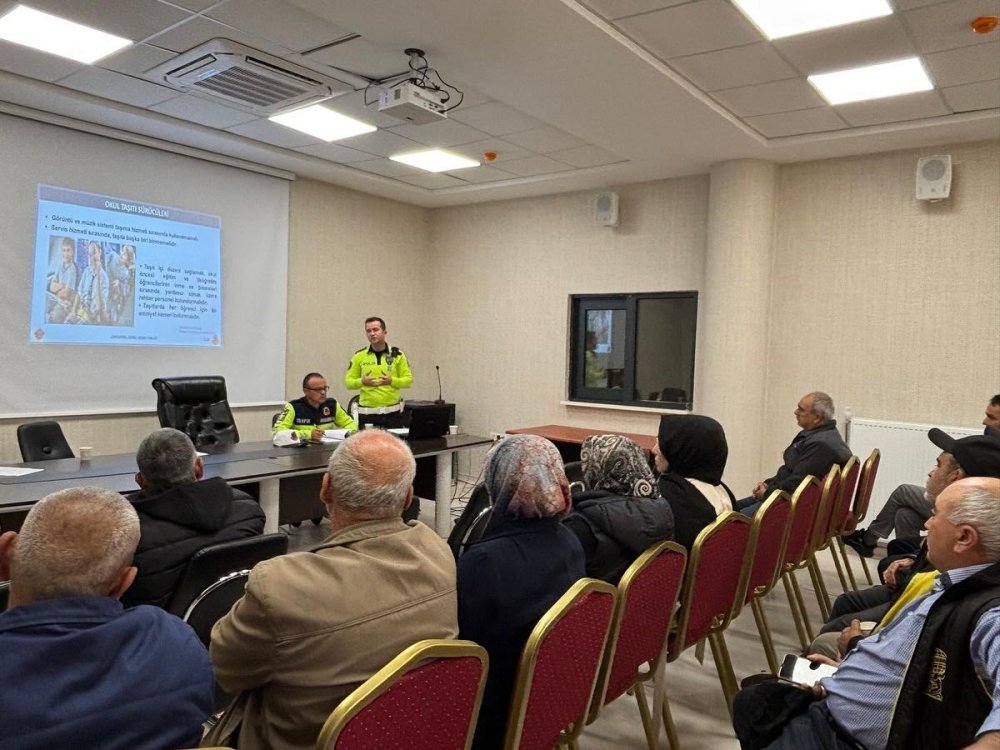 Okul Servis Sürücülerine Trafik Güvenliği Ve Servis Hizmetleri Eğitimi