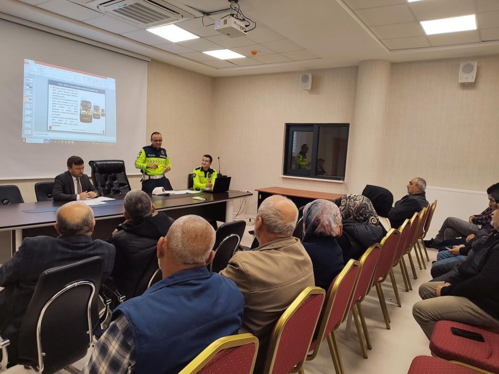 Okul Servis Sürücülerine Trafik Güvenliği Ve Servis Hizmetleri Eğitimi