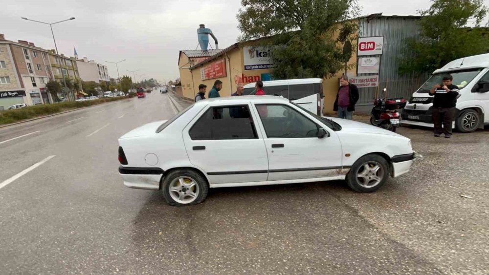 Çaldığı Otomobilin Patlayan Lastiğine Rağmen Kilometrelerce Polisten Kaçtı