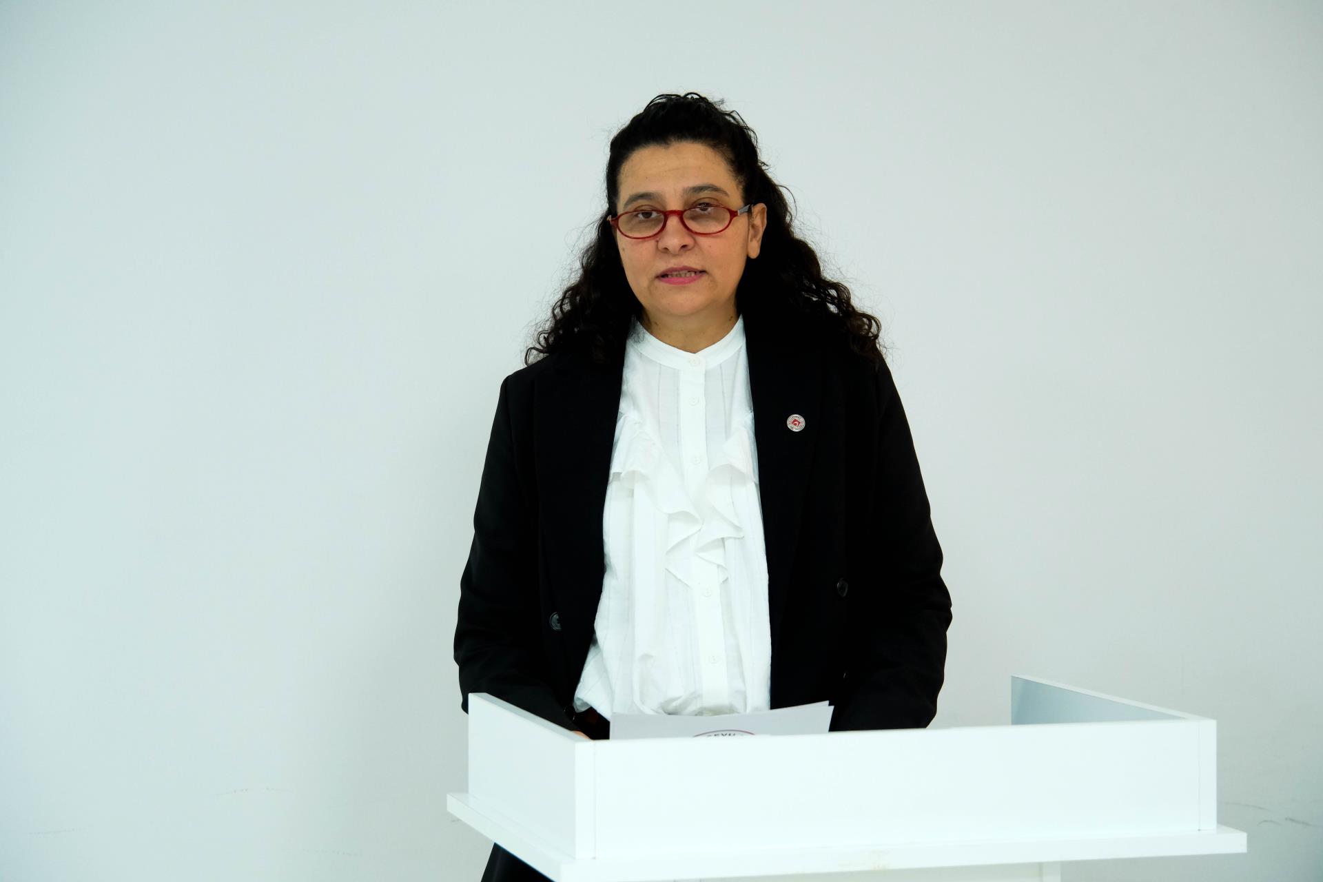 dis-hekimligi-fakultesinde-ilk-ders-1.jpg
