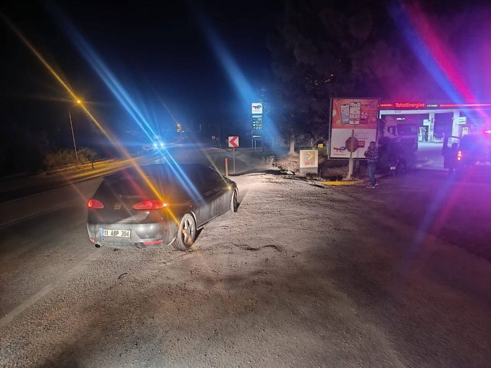 Otomobille Motosiklet Çarpıştı