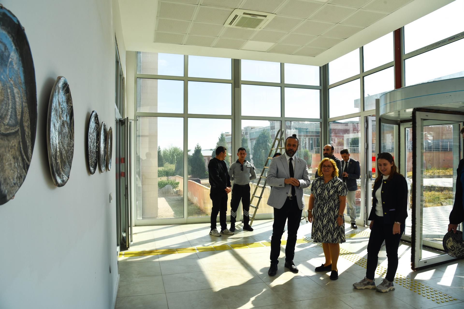 saglik-bilimleri-fakultesinde-guzellestirme-calismasi-yapildi1.jpg