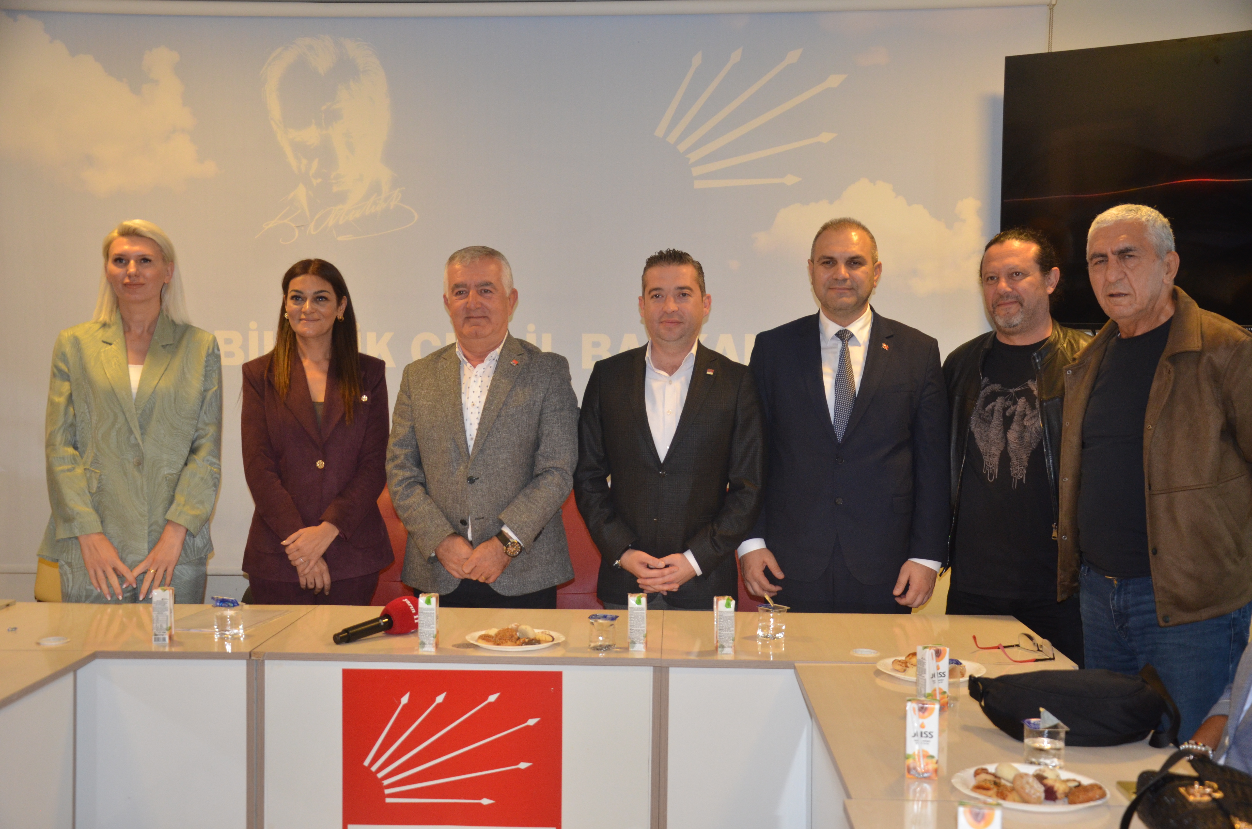 berna-pamukcu-adayligini-acikladi-1.jpg