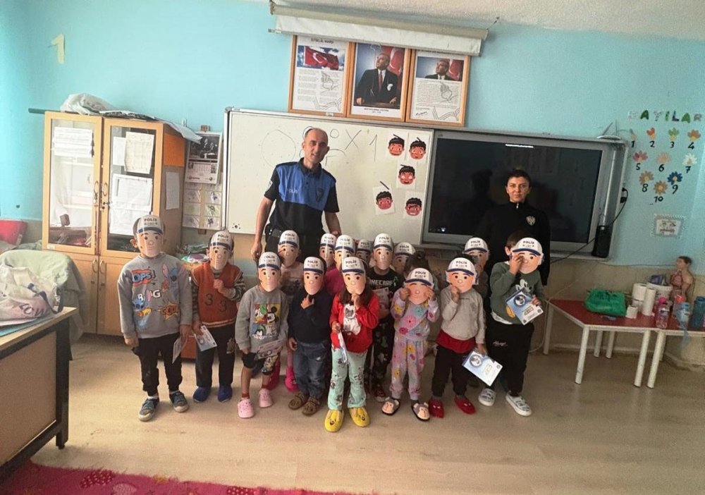 Polis Ekipleri, Anaokulu Ve İlkokulu Öğrencilerine Eğtim Verdi