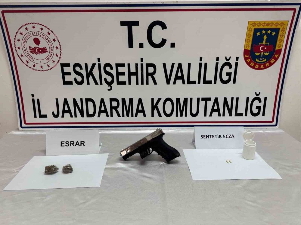Uyuşturucu Bulunduran Şahıs Jandarma Tarafından Yakalandı
