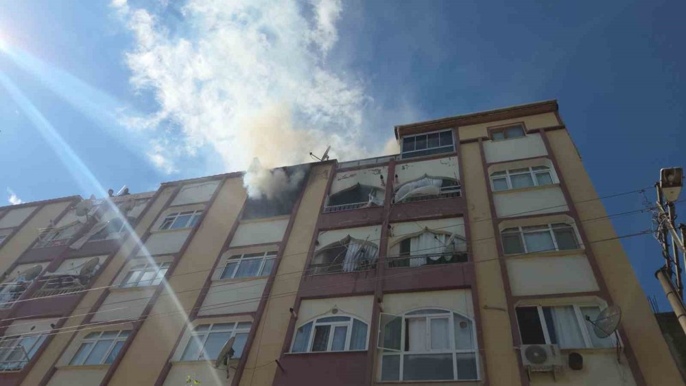 6 Katlı Apartmanda Yangın Paniği