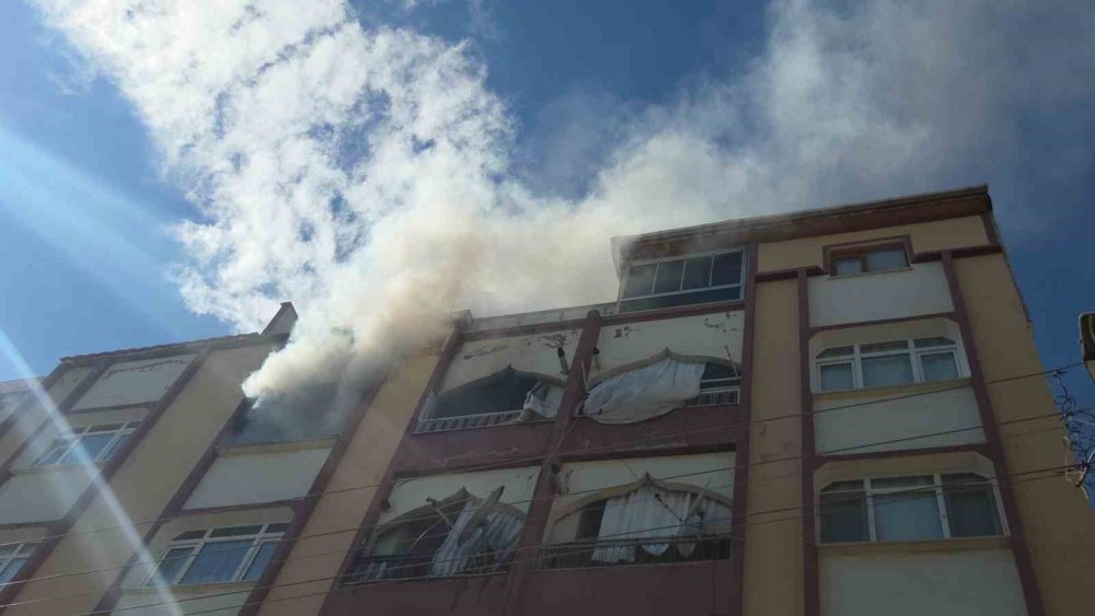 6 Katlı Apartmanda Yangın Paniği