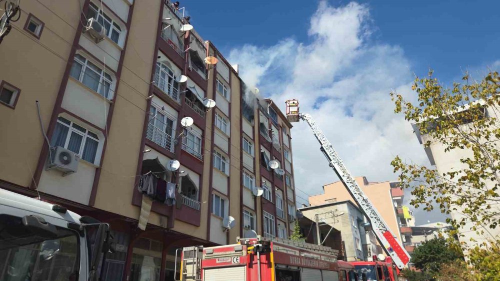 6 Katlı Apartmanda Yangın Paniği