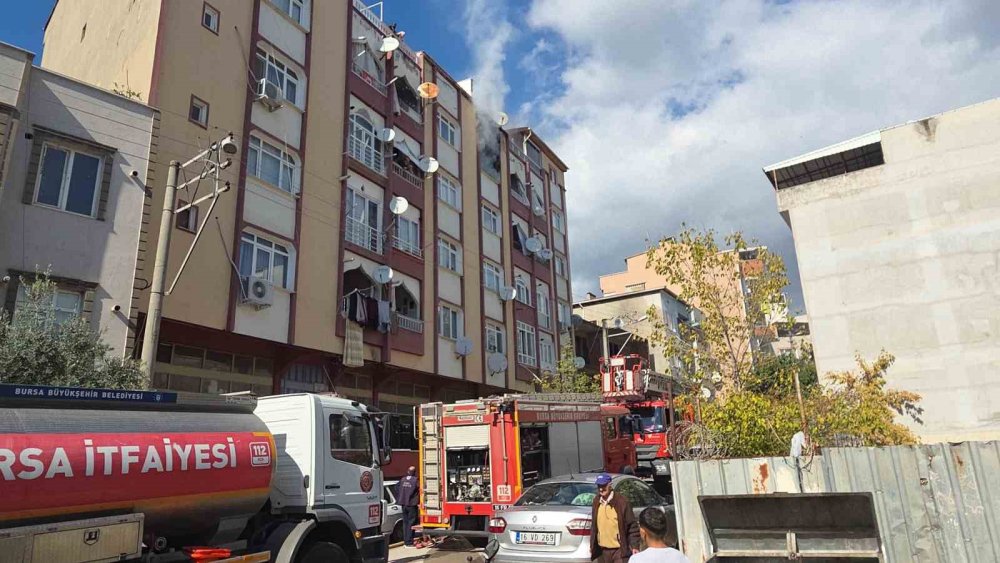 6 Katlı Apartmanda Yangın Paniği