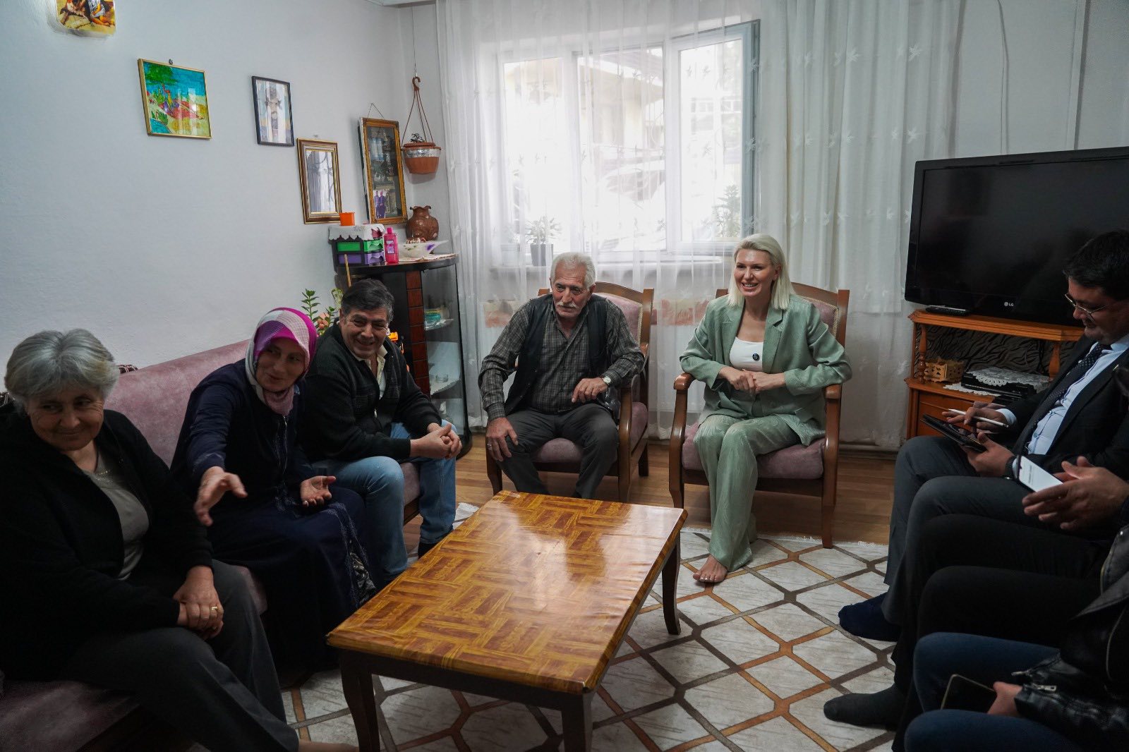 baskan-subasi-kayiboyu-mahallesinde-ziyaretlerde-bulundu2.jpg