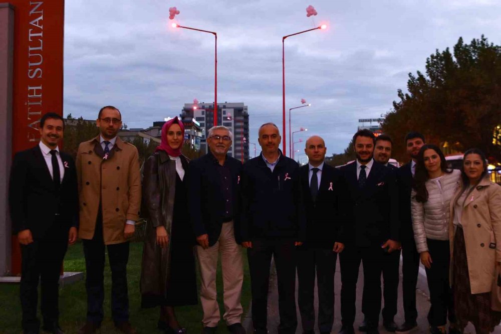 Erken Teşhis İçin Sokak Lambaları Pembe Yanıyor