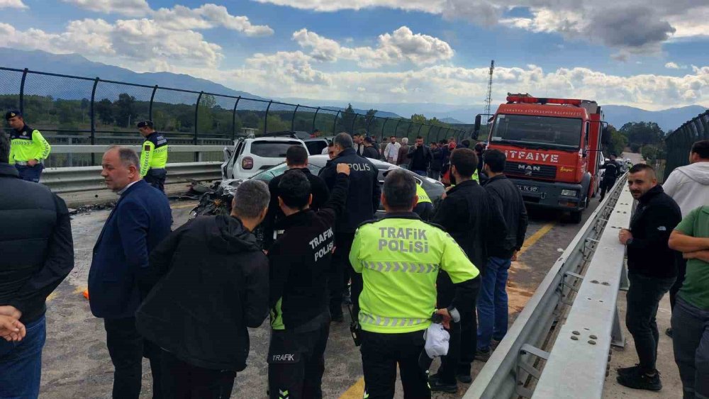 Otoyol Üzerindeki Köprüde Feci Kaza: Göreve Giden 2 Jandarma Şehit Oldu
