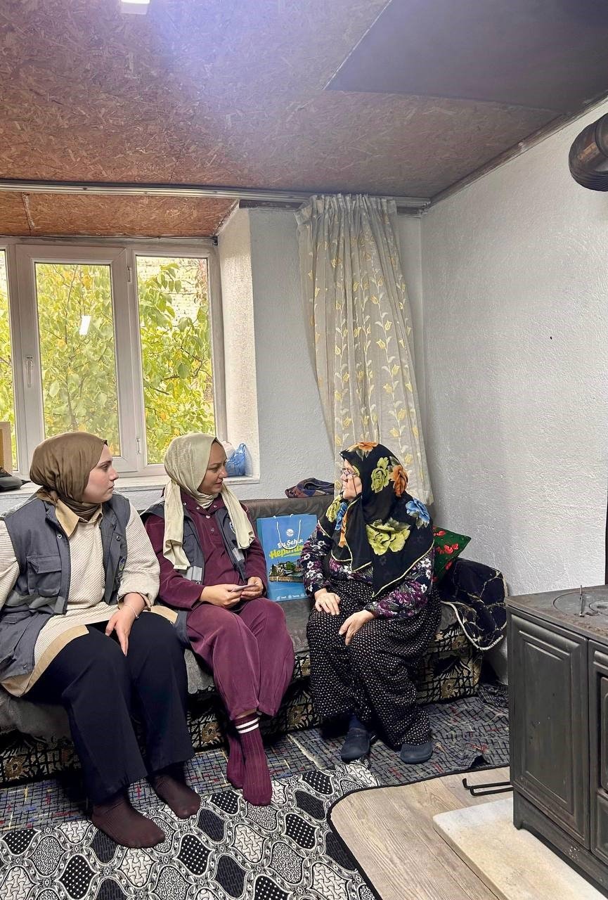 Özel Bireylerin Kapısını Çaldılar, Gönüllerine Dokundular