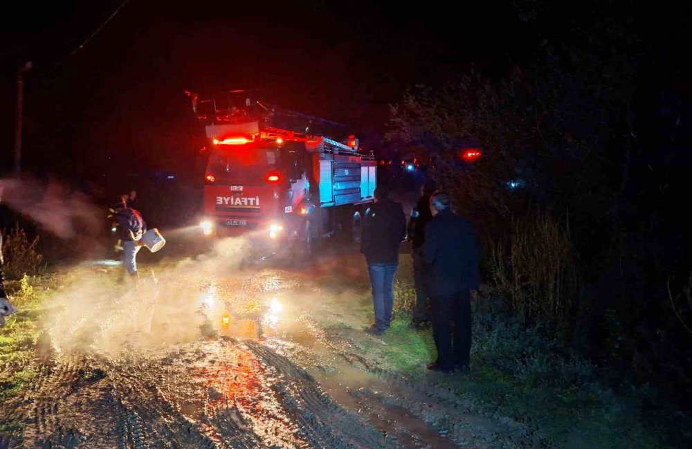 Bir Evin Yatak Odasında Çıkan Yangın Büyümeden Söndürüldü